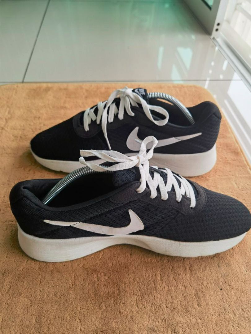 Nike tanjun black nyc clearance