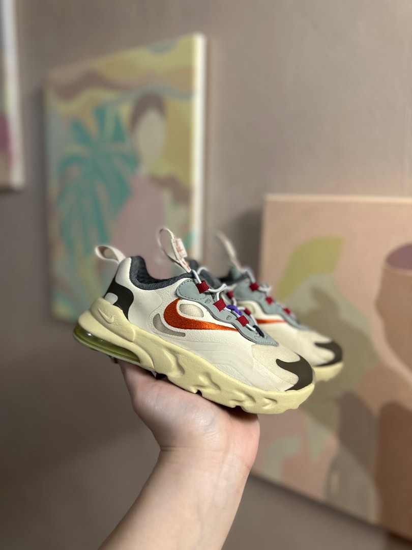 travis scott nike friends and family