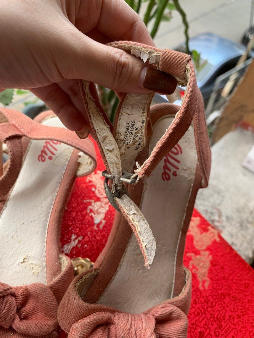 Ollie high heels sandals EU32 (Category: Babies & Kids Fashion) located in Muntinlupa City. Submitted by teinnnn (Listing ID 1278244453, Image 3). Description: Flaws posted Needs cleaning Nastock lang kaya nagbakbak ung sa strap Used indoor only.