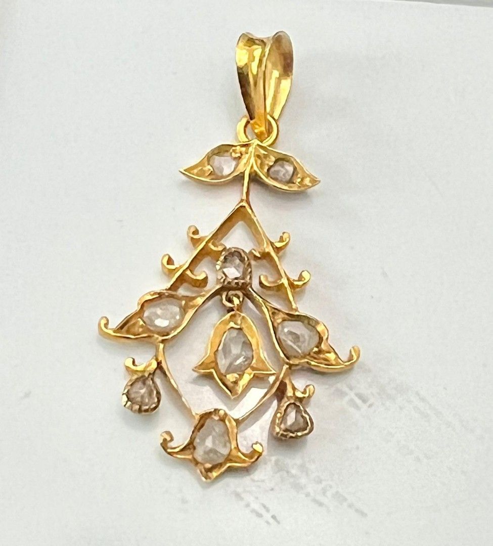 Peranakan Intan Gold Pendant, Women's Fashion, Jewelry