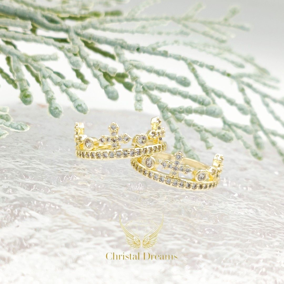 Gold crown rings for her hotsell