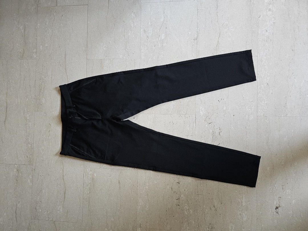 Recoil pants (Category: Trousers) located in Singapore. Submitted by daj337n96 (Listing ID 1278256054, Image 1). Description: Selling as I do not wear it anymore. Bought it for work awhile back, but not needed anymore. Still in good condition as shown, no damages..