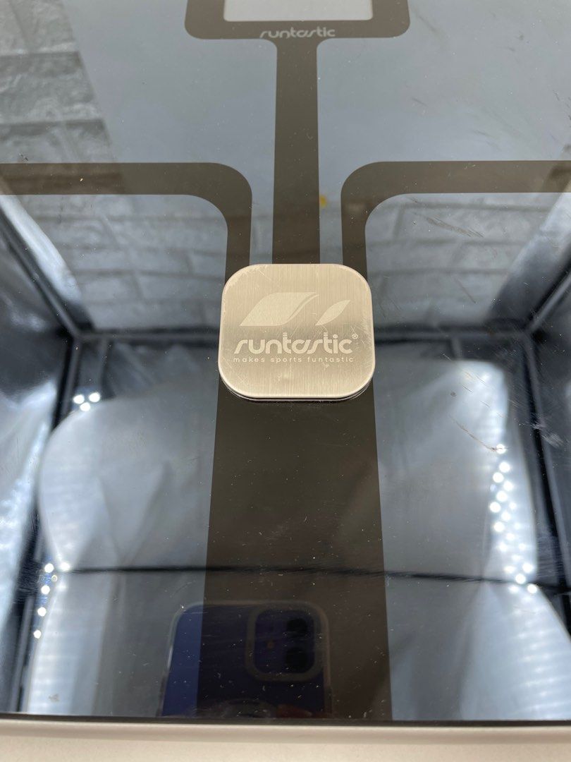 Runstatic Weighing Scale Bluetooth Smart (Category: Health Monitors & Weighing Scales) located in Pasay City. Submitted by meostore (Listing ID 1278115342, Image 2). Description: No battery cover Working properly With box.