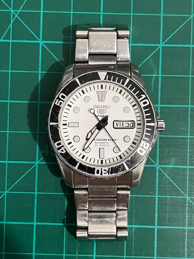 Montre Seiko 5 SNZF11 - Automatique, Style Plongeur, Cadran Blanc, Occasion Homme