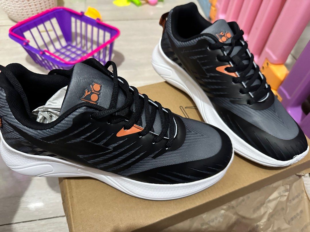 Sepatu diadora dewasa new Fesyen Pria Sepatu Sneakers di Carousell