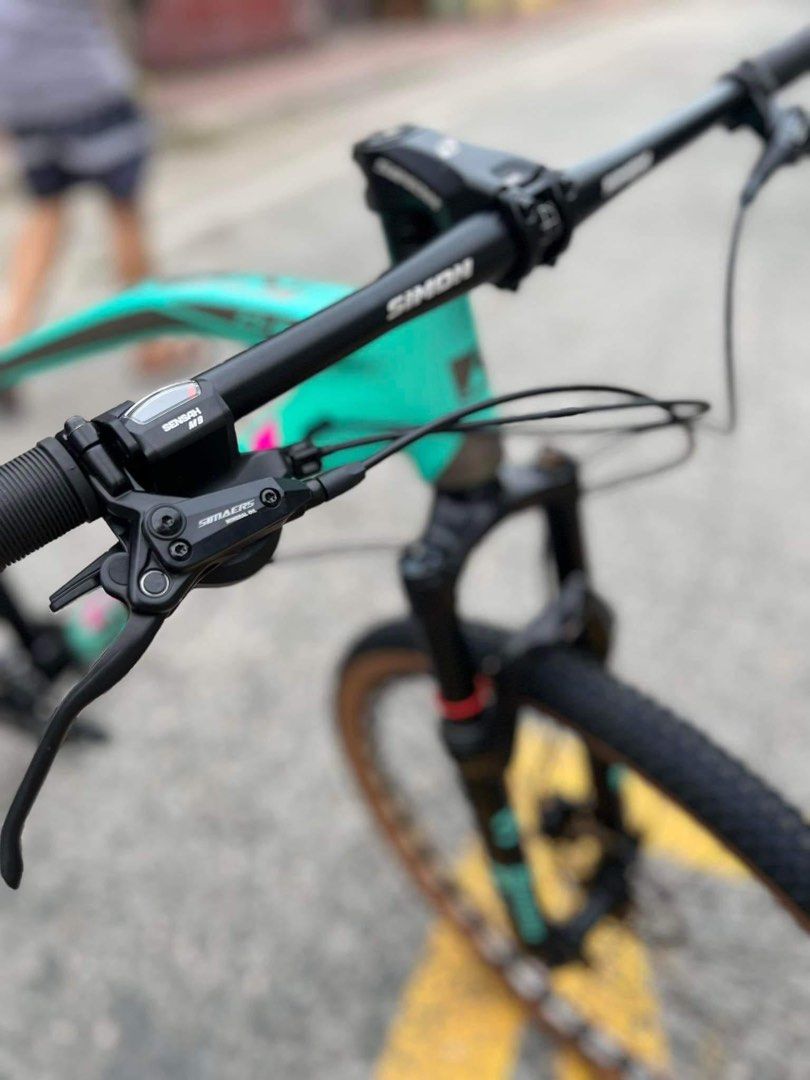 SIMON CLICK 2.0 (Category: Bicycles) located in Marikina City. Submitted by keionlines85428 (Listing ID 1278159335, Image 2). Description: BUDGET FRIENDLY HOLLOWTECH CRANKS MTB 🤗🤗 SIMON CLICK 2.0 🔥🔥🔥 29er ▪️ ₱10,500 FREE ASSEMBLE ◾️SPECS↙️ ☑️SHIFTER: SENSAH MX9 ☑️BRAKE: HYDRAULIC BRAKE ☑️CHAIN: 9SPD NARROW SILVER ☑️CRANKSET: HOLLOWTECH 1X ☑️RD: SENSAH MX9 ☑️TIRE : CHAOYANG 27.5X2.10 TAN WALLL ☑️HUB : DISC BRAKE BALL BEARING QR ☑️RIM : CNC 32
