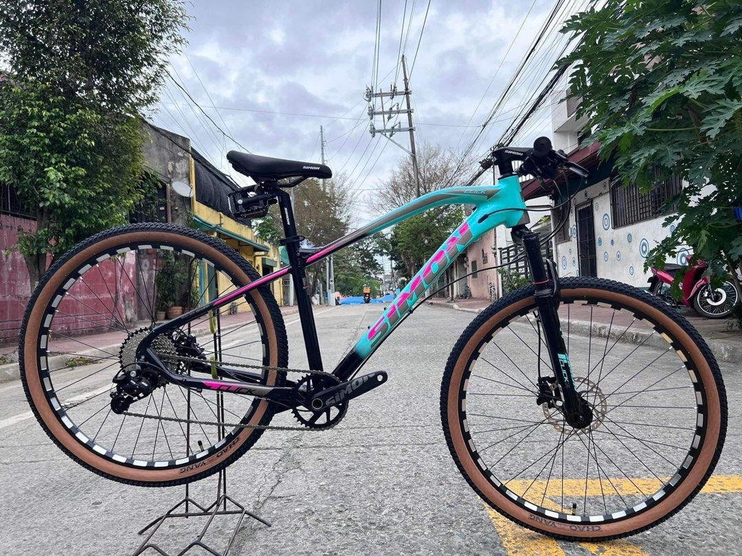 SIMON CLICK 2.0 (Category: Bicycles) located in Marikina City. Submitted by keionlines85428 (Listing ID 1278159335, Image 1). Description: BUDGET FRIENDLY HOLLOWTECH CRANKS MTB 🤗🤗 SIMON CLICK 2.0 🔥🔥🔥 29er ▪️ ₱10,500 FREE ASSEMBLE ◾️SPECS↙️ ☑️SHIFTER: SENSAH MX9 ☑️BRAKE: HYDRAULIC BRAKE ☑️CHAIN: 9SPD NARROW SILVER ☑️CRANKSET: HOLLOWTECH 1X ☑️RD: SENSAH MX9 ☑️TIRE : CHAOYANG 27.5X2.10 TAN WALLL ☑️HUB : DISC BRAKE BALL BEARING QR ☑️RIM : CNC 32