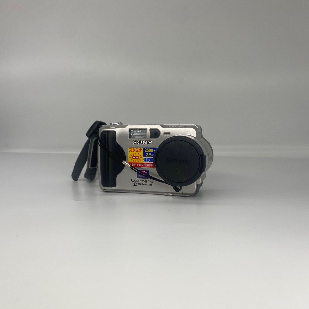 Sony Cybershot Flip Screen Digicam Digital Camera, Photography, Cameras on Carousell