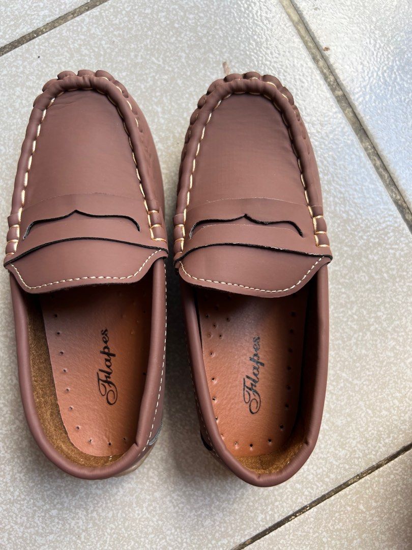 Toddler Brown Shoes (Category: Babies & Kids Fashion) located in Pasig City. Submitted by bashadp (Listing ID 1278114290, Image 3). Description: Brandnew Eu31 17.5 cm.