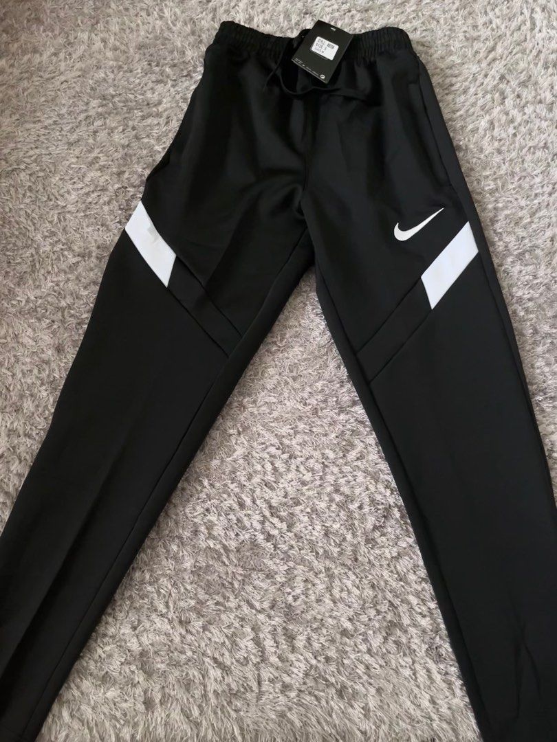 Tracksuit nike slim fit