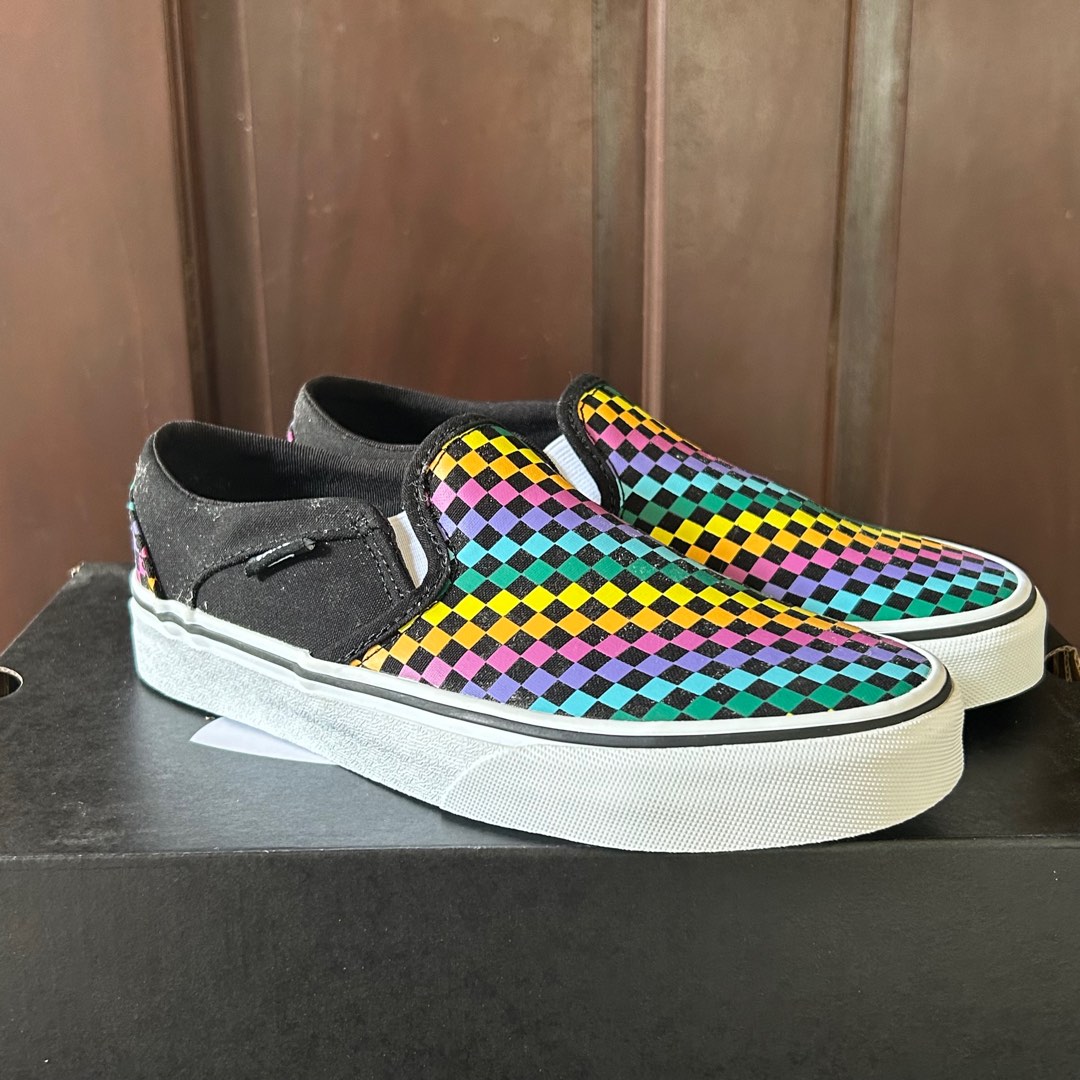Rainbow chex skate shoe shop