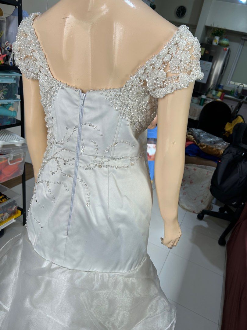 Wedding Gown - Mermaid cut (Category: Evening dresses & gowns) located in Manila. Submitted by laralax (Listing ID 1278113036, Image 2). Description: Used only once Can fit small to medium Custom-made.