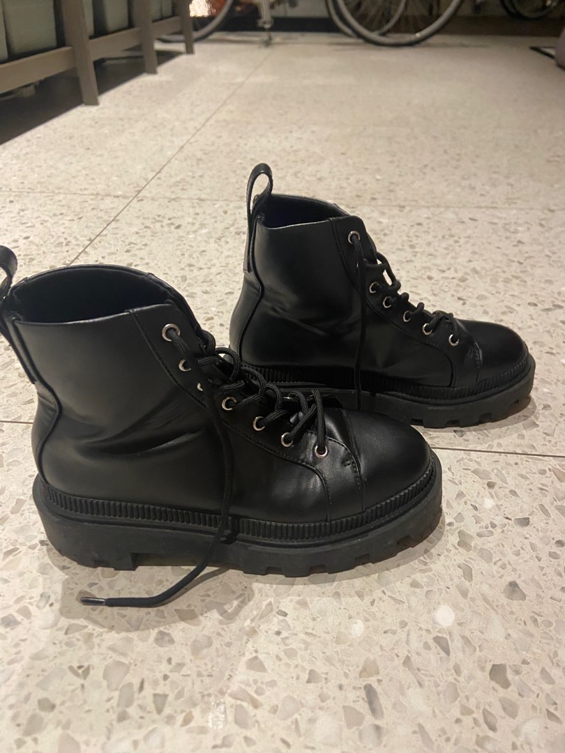 Pull and sale bear dr martens