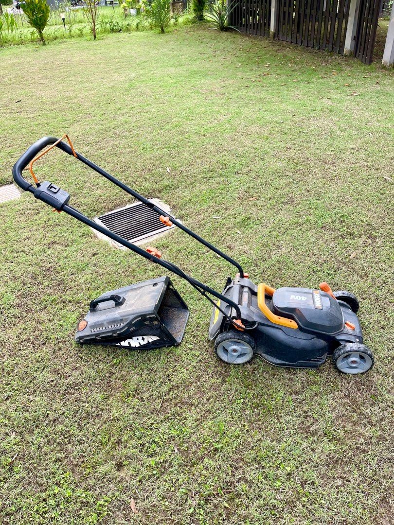 Worx Set of Cordless Lawn Mower Grass Trimmer and Leaf Blower