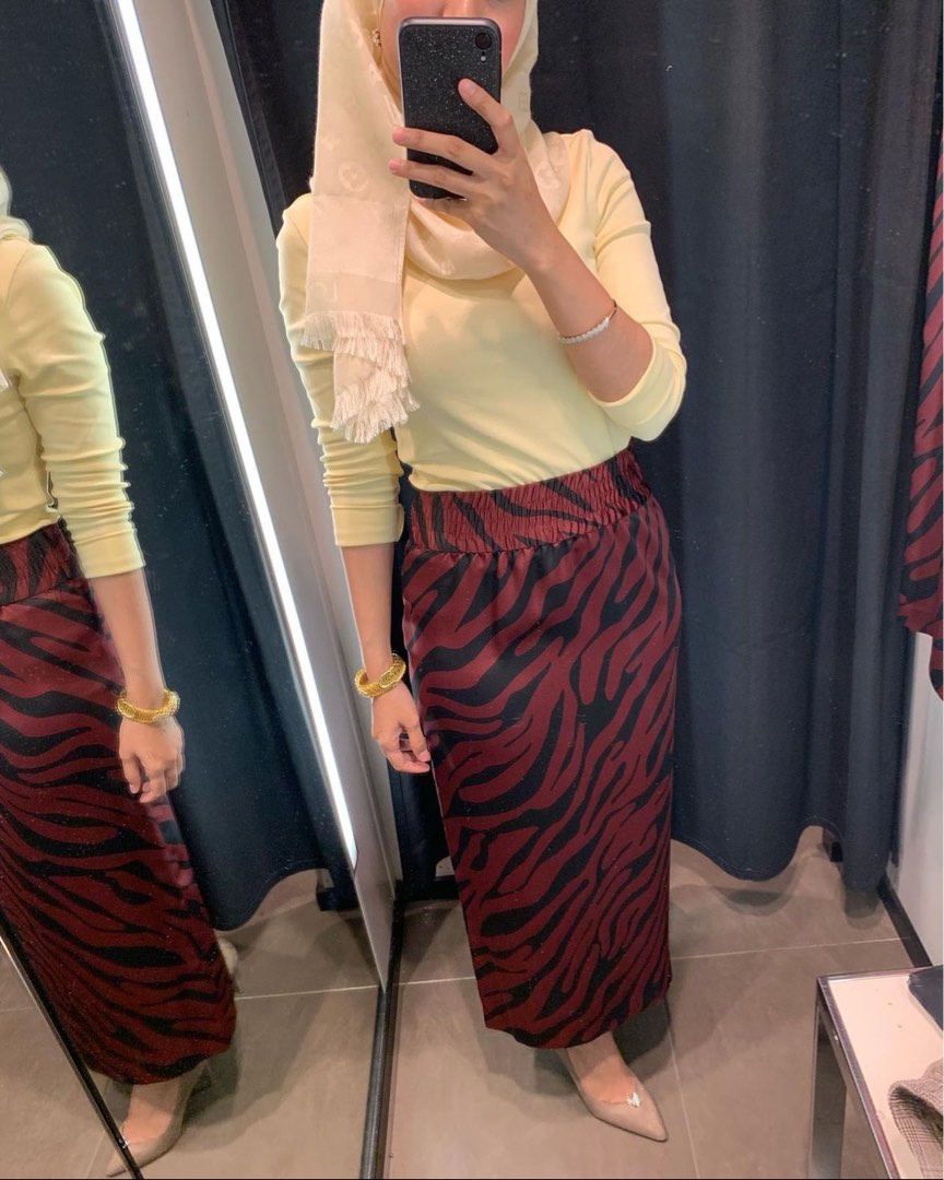 Burgundy store skirt zara