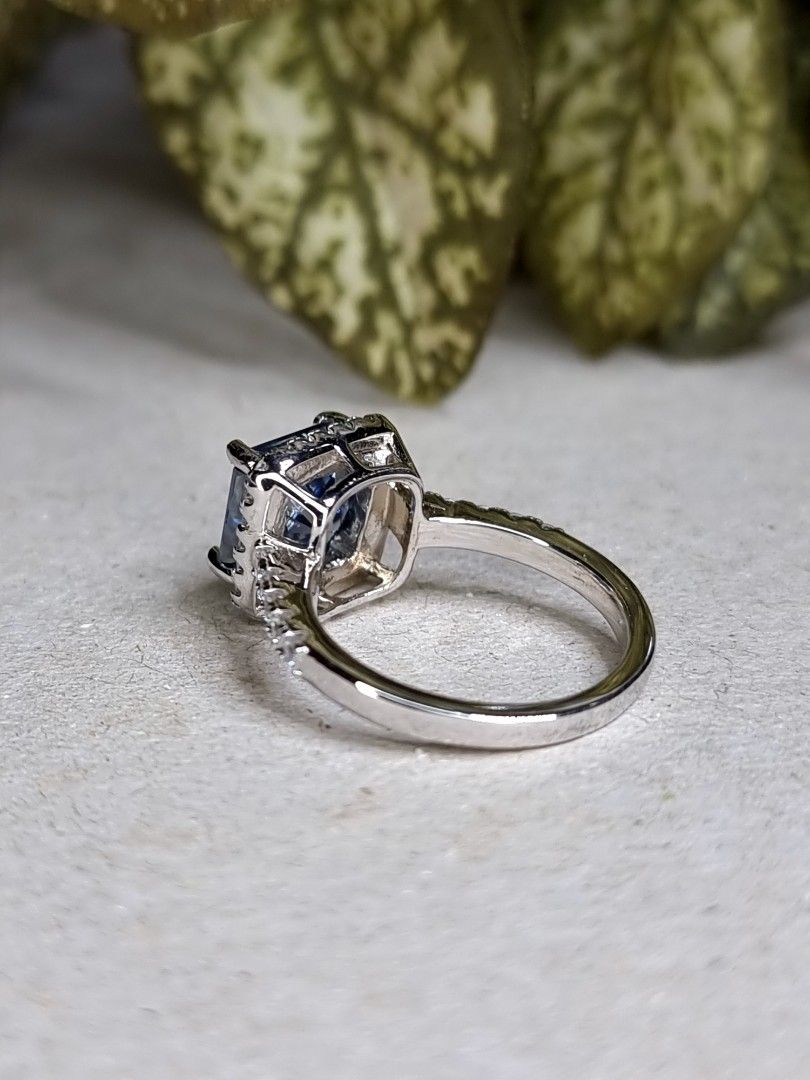 Radiant square diamond top