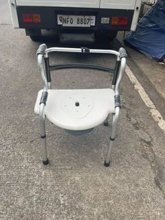 4IN1 COMMODE CHAIR