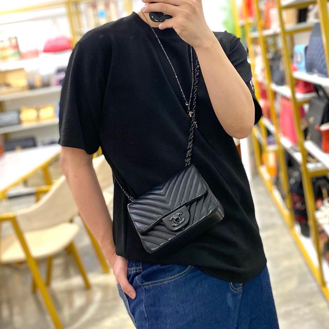 Chanel best sale black crossbody
