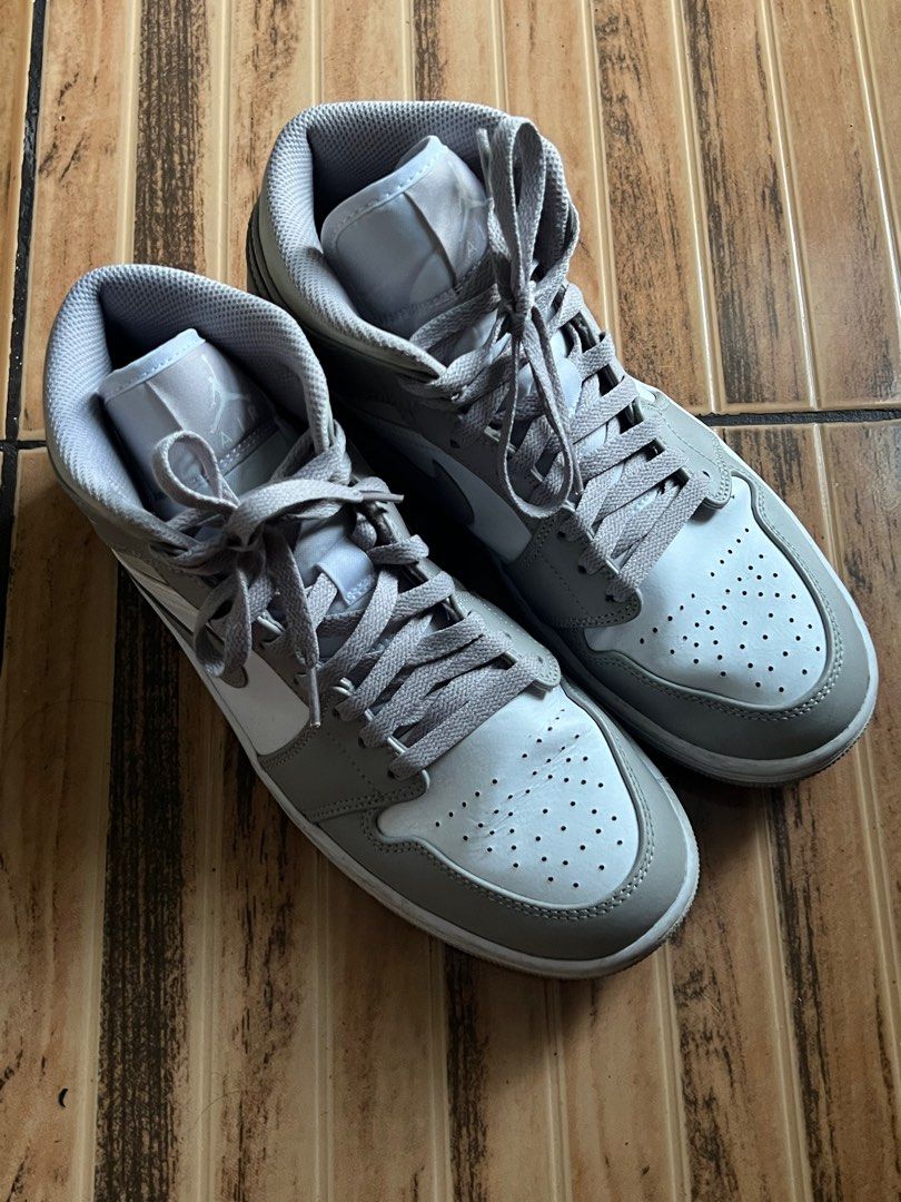Air Jordan Mid - Linen US 8.5 (Category: Sneakers) located in Taguig. Submitted by ruinstyle (Listing ID 1278450616, Image 2). Description: Air Jordan Mid - Linen US 8.5 Used twice only Authentic w/o box Needs cleaning lang.