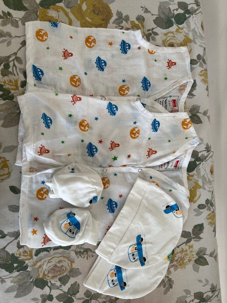 Baby tops with mittens deals