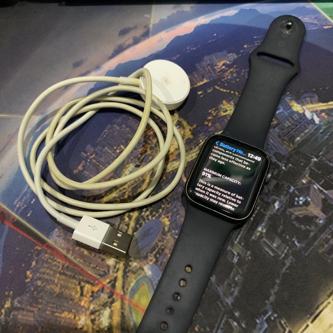 Apple Watch SE 40mm GPS Mobile Phones Gadgets Wearables