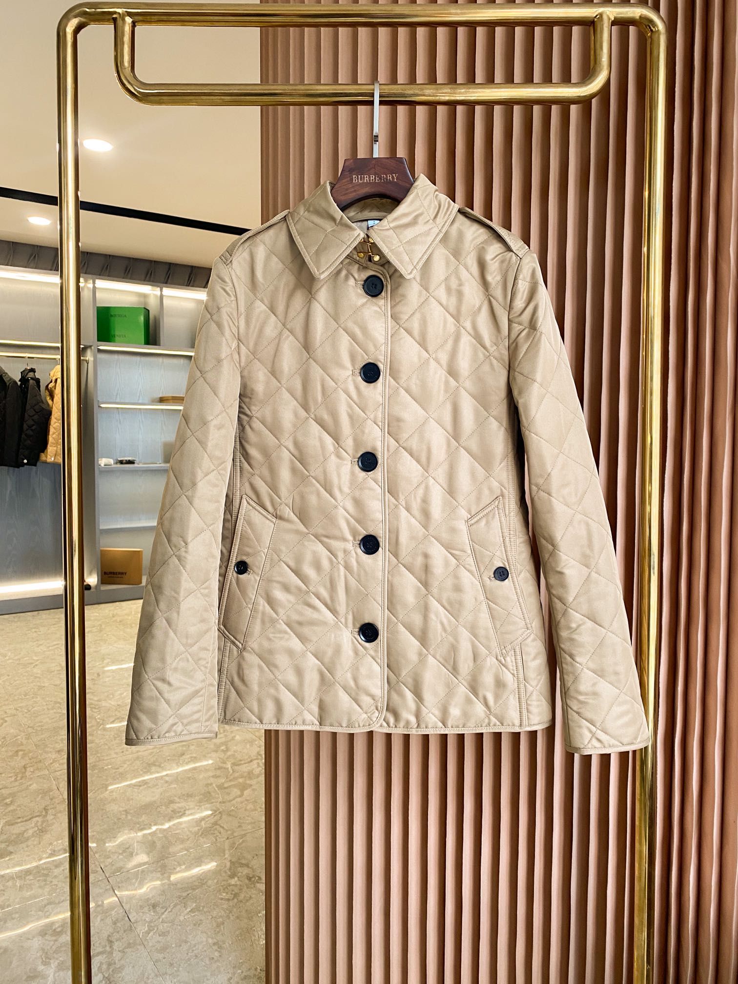 Authentic Burberry Horn Button Quilted Temperature Control Slim