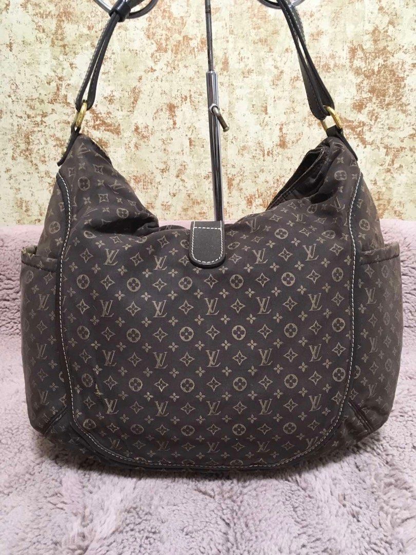 Authentic louis vuitton (Category: Luxury Bags & Wallets) located in Manila. Submitted by chloe_luxuries (Listing ID 1278551920, Image 2). Description: Guaranteed original louis vuitton minillin hobo bag and wallet set Still in very good condition No inclusions Pm for more details.