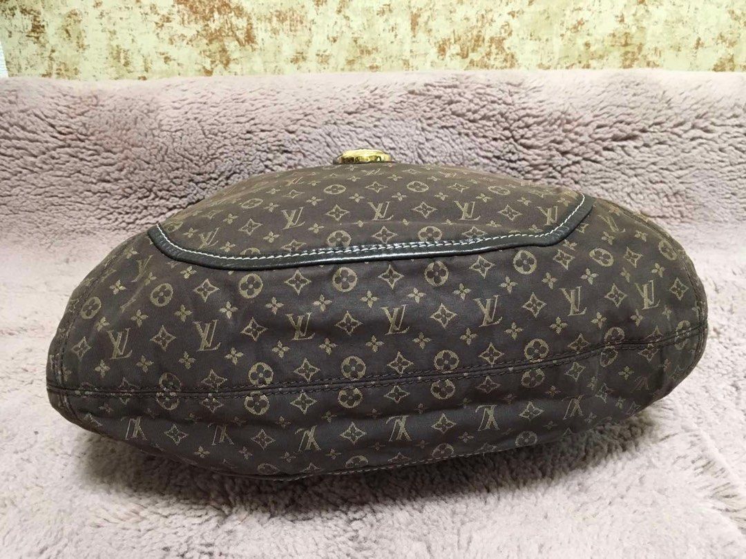 Authentic louis vuitton (Category: Luxury Bags & Wallets) located in Manila. Submitted by chloe_luxuries (Listing ID 1278551920, Image 3). Description: Guaranteed original louis vuitton minillin hobo bag and wallet set Still in very good condition No inclusions Pm for more details.