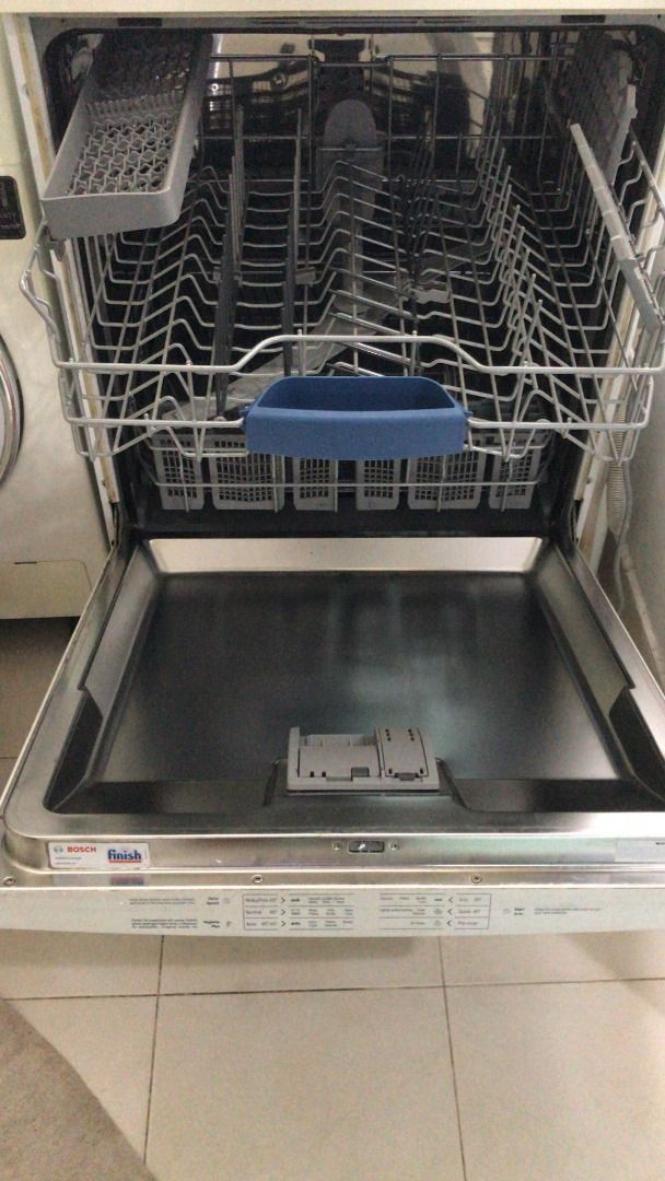 Bosh Dish Washer Well used, TV & Home Appliances, Kitchen Appliances