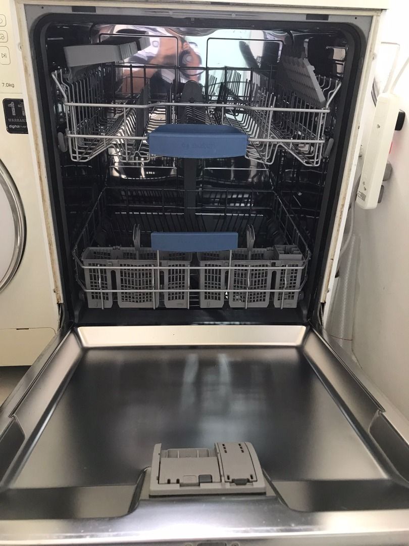 Bosh Dish Washer Well used, TV & Home Appliances, Kitchen Appliances