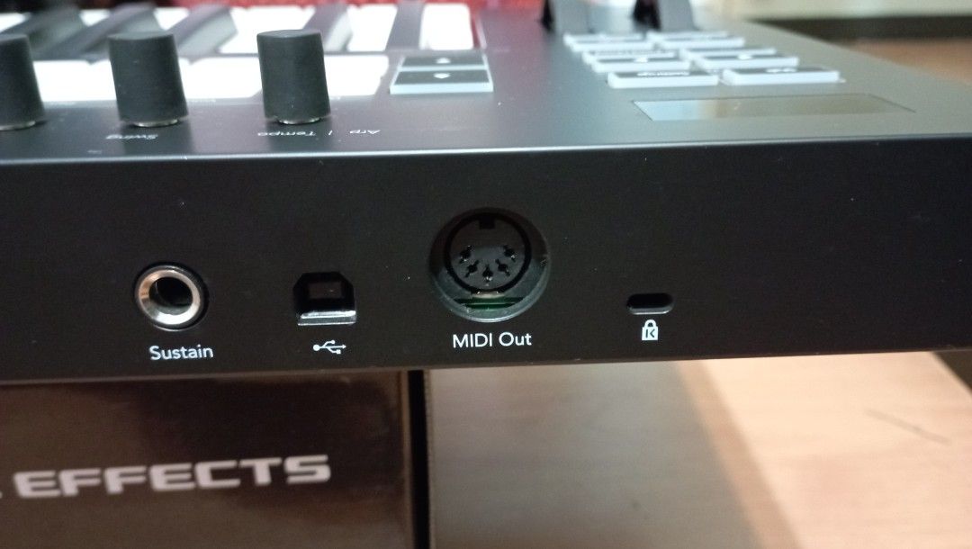 BOSS ME90 guitar MultiEffects pedal + NOVATION Launchkey 49 MK3