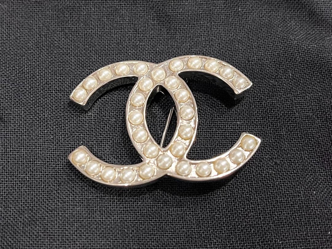 Chanel CC pearl brooch