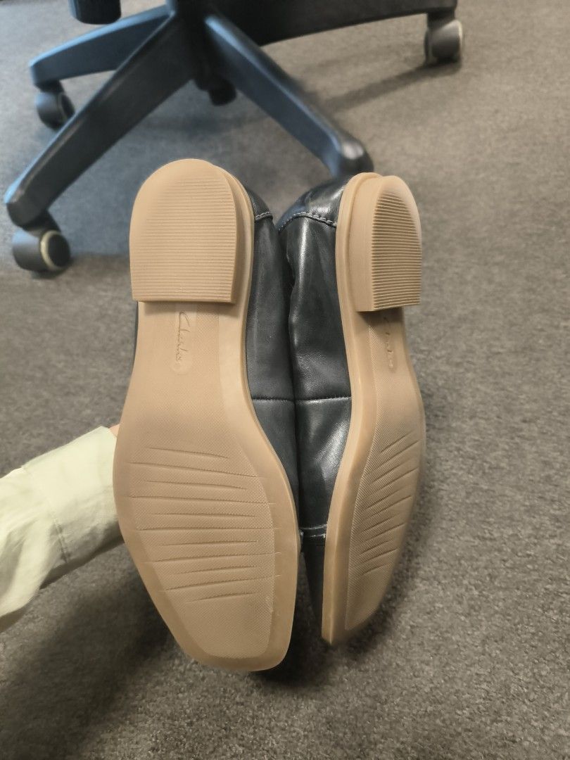 Clarks comfort flats deals