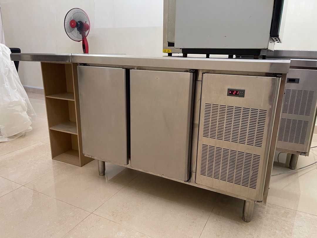 Commercial Table Top Chiller 2doors, TV & Home Appliances, Kitchen