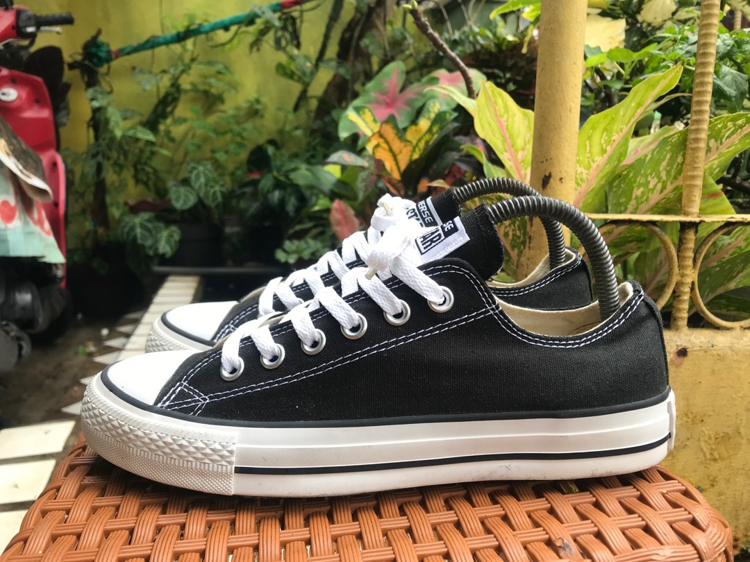 Converse Basic Low Fesyen Pria Sepatu Sneakers di Carousell
