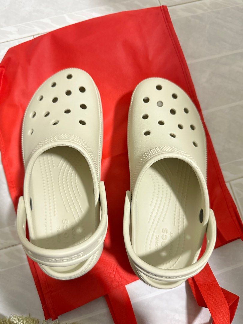 Red platform clearance crocs