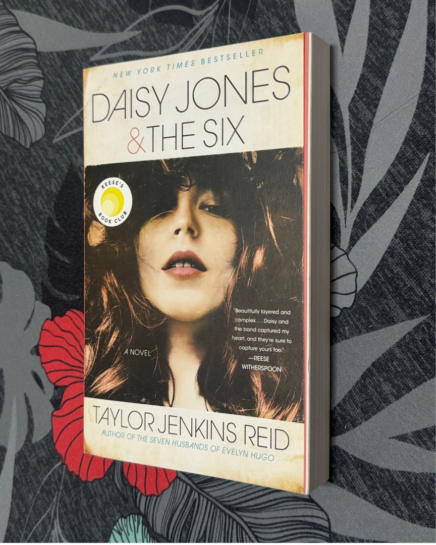 Daisy Jones and The Six, Hobbies & Toys, Books &