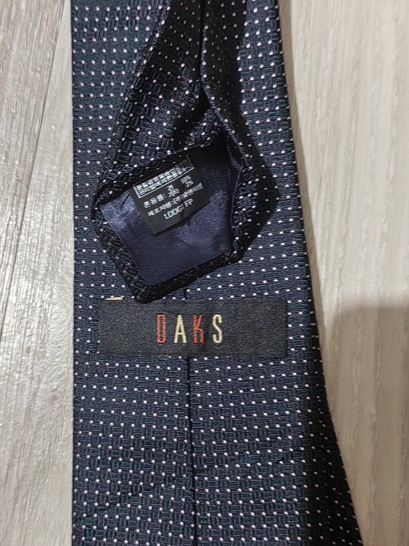 DAKS NECKTIE with free Hankerchief (Category: Ties) located in Butuan. Submitted by nice_thrift (Listing ID 1278689523, Image 3). Description: Good as new Daks necktie with freebie daks hankerchief.