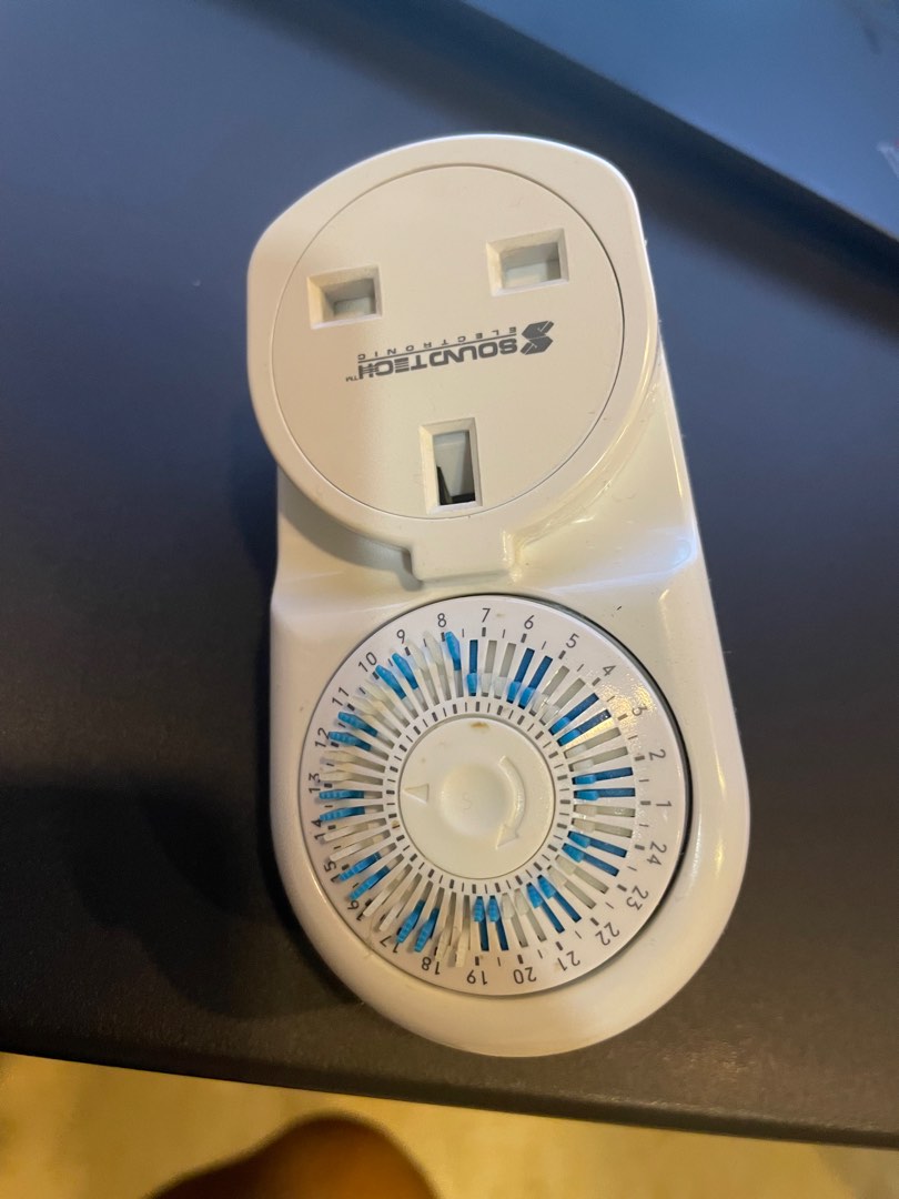 Electric timer switch set, TV & Home Appliances, Electrical, Adaptors & Sockets on Carousell