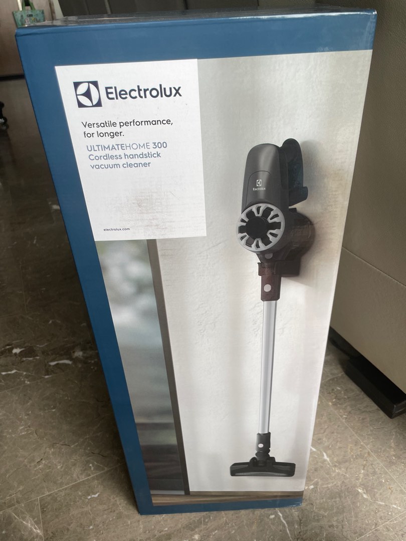 Electrolux cordless vacuum cleaner and kettle, TV & Home Appliances
