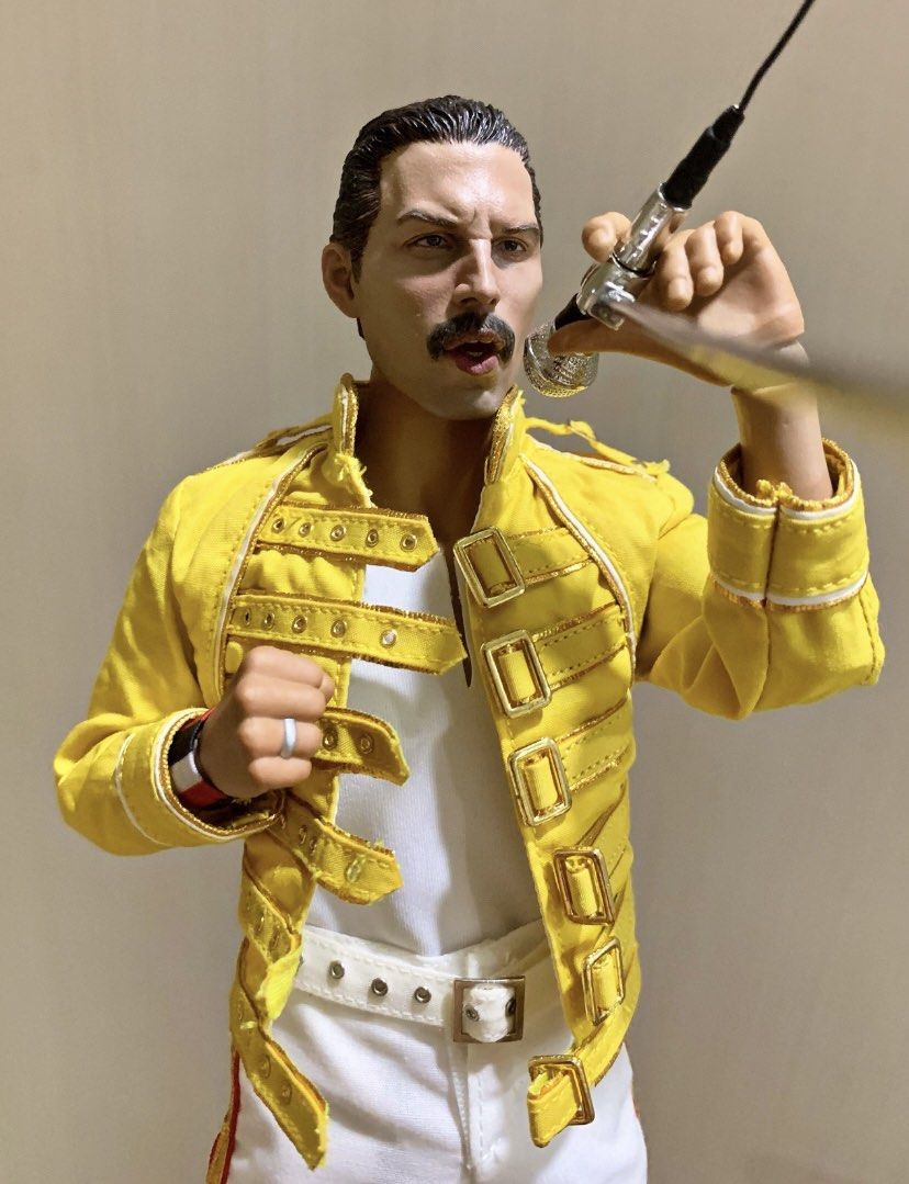 Hot toys store freddie mercury
