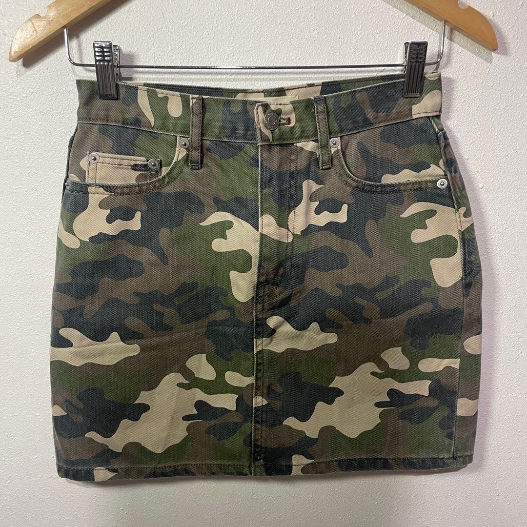 Gap camouflage skirt top