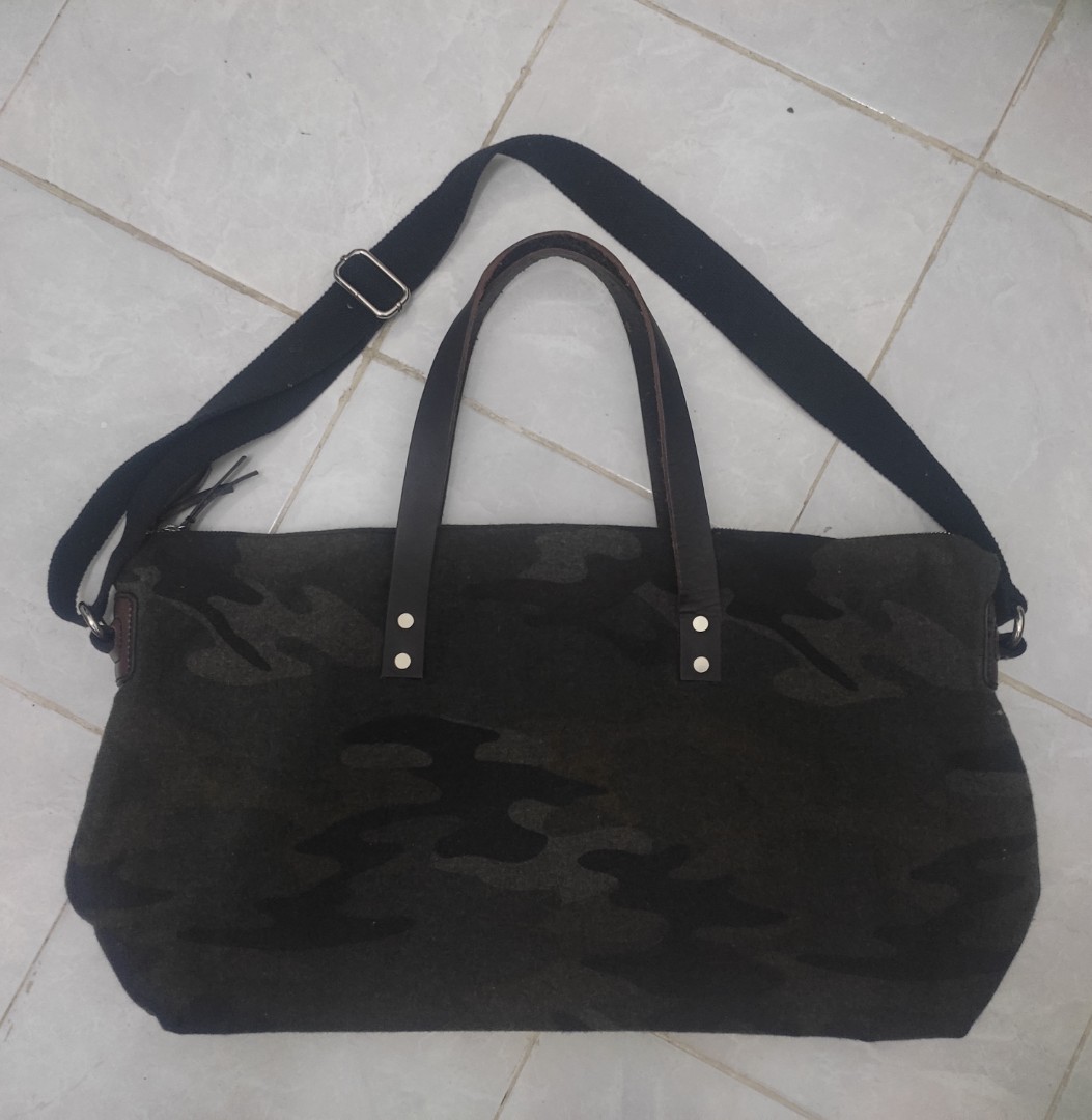 Gap camo tote cheap bag