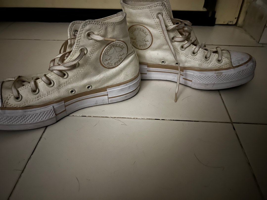 Cream converse hotsell sale