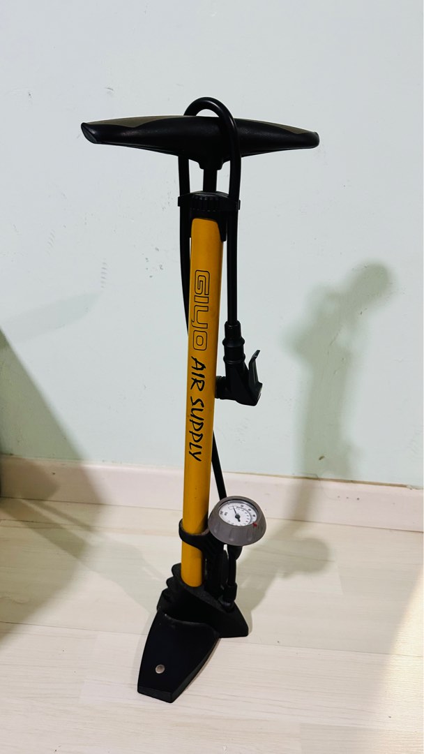 Giyo pump w/ pressure gauge, Sports Equipment, Bicycles & Parts, Parts