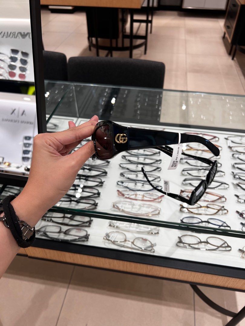 Gucci hotsell sunglasses store
