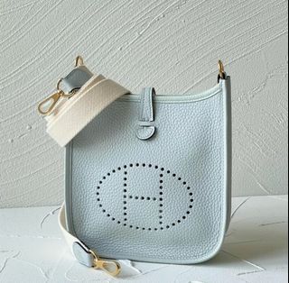 （分類：）位於 。 由 HC.LUXURY 提交（商品編號 1278417436，圖片 1）。簡介： 。
