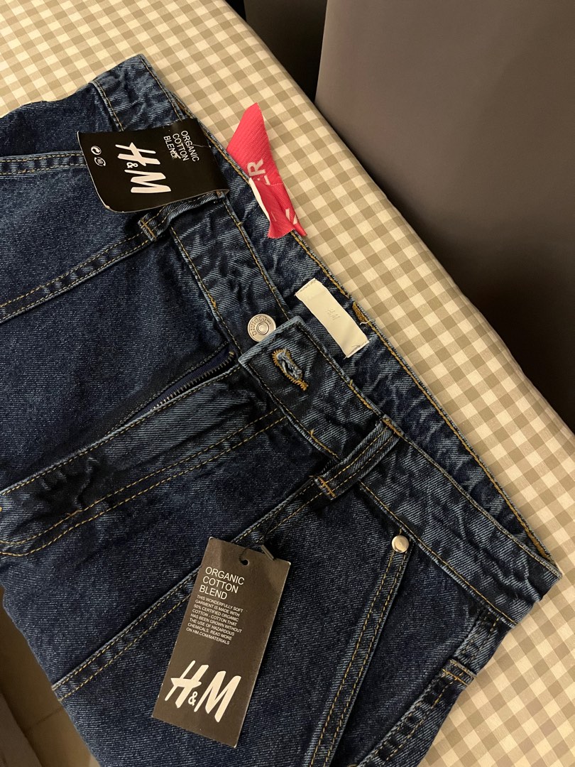 https://media.karousell.com/media/photos/products/2024/1/11/hm_cargo_jeans_size_32_1704984817_cb7a8be6.jpg