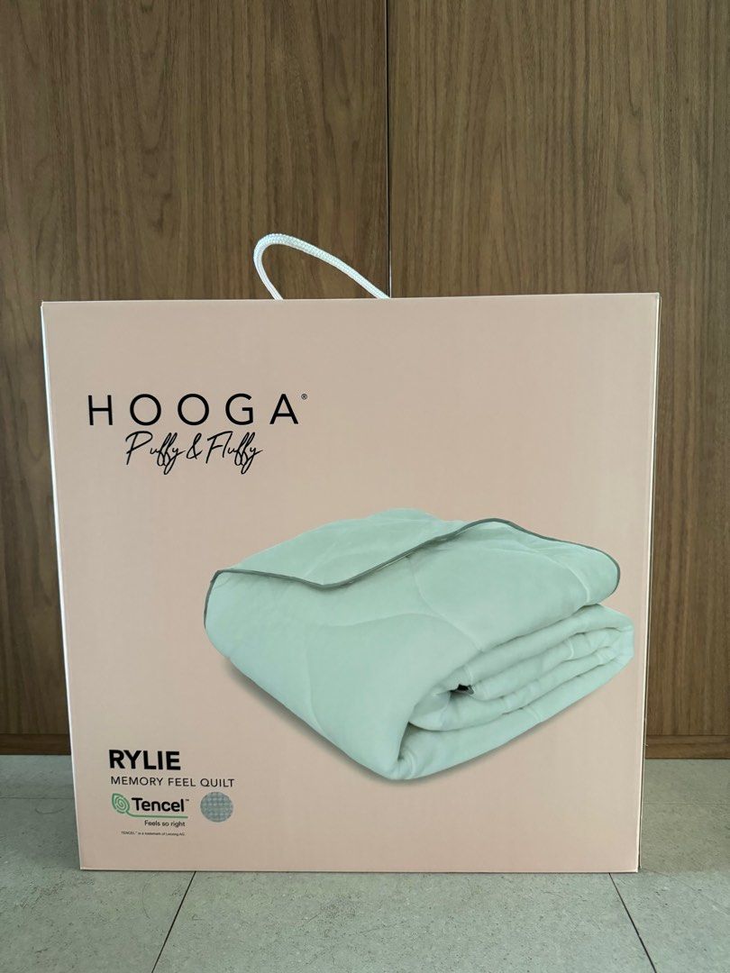 Hooga Ryle Memory Feel Quilt - Tencel (Category: Bedding & Towels) located in Singapore. Submitted by .pangster. (Listing ID 1278409779, Image 1). Description: King size. 247cm x 210cm .