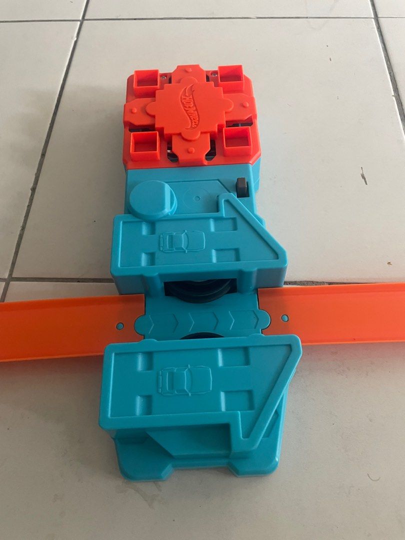 Hot wheels motorised booster outlet